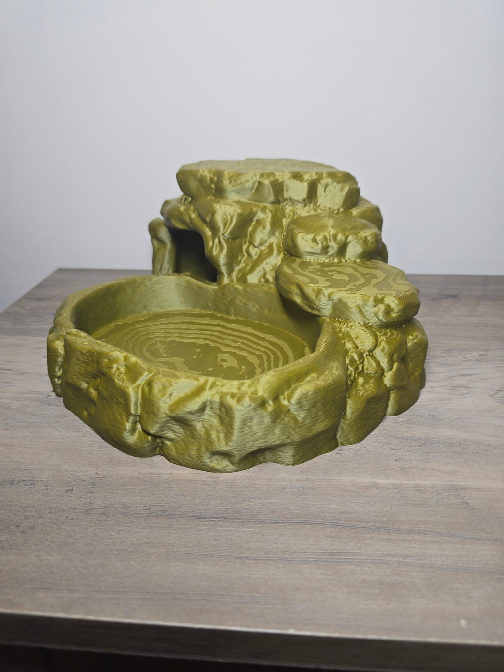Rock-style reptile bowl with a broad basin, textured cave hideaway, and raised ledges