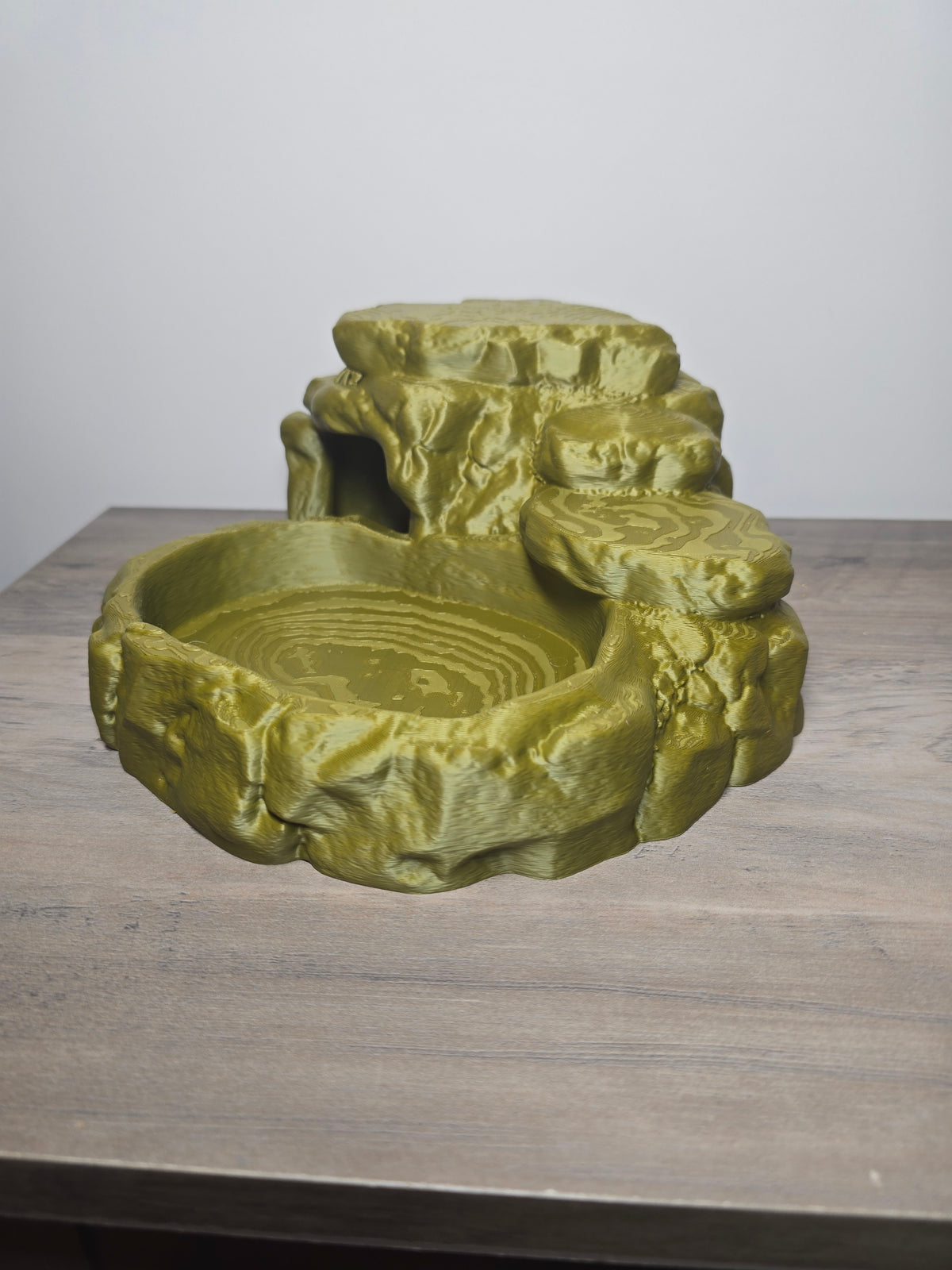 Rock-style reptile bowl with a broad basin, textured cave hideaway, and raised ledges