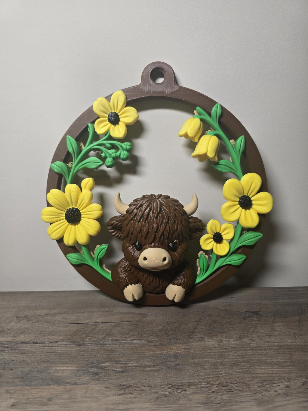 3D Printed Highland Cow Wall Décor | Floral Design with Lilies & Daisies | 4m3d Design Art