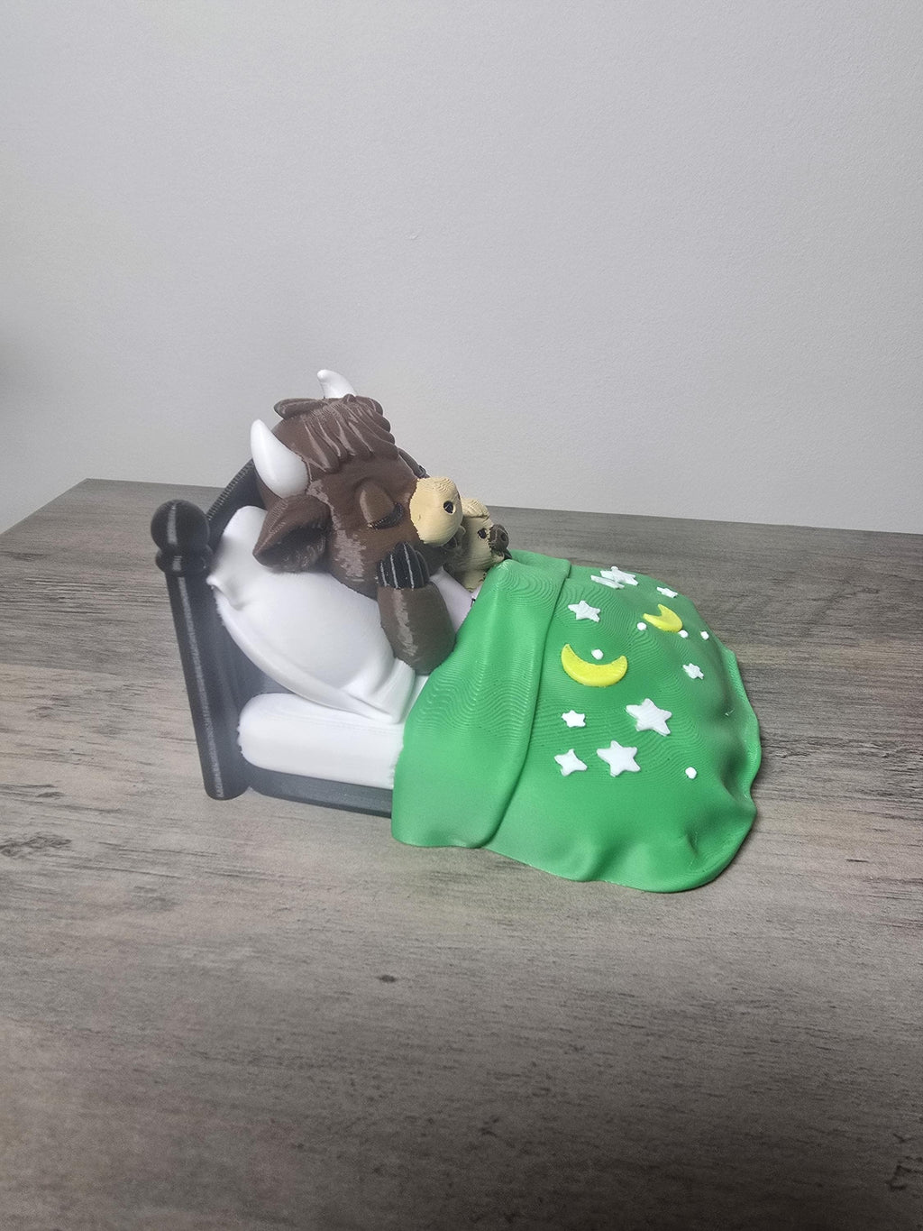 3D Printed Highland Cow Bedtime Scene Figurine | Moon & Stars | Hand-Finished | 4m3d Design Art