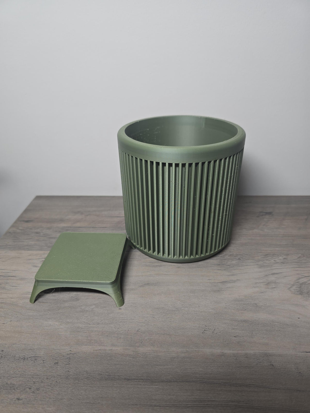 3D Printed Decorative Planter with Vertical Ribs & Legs | Custom Colors | 4m3d Design Art