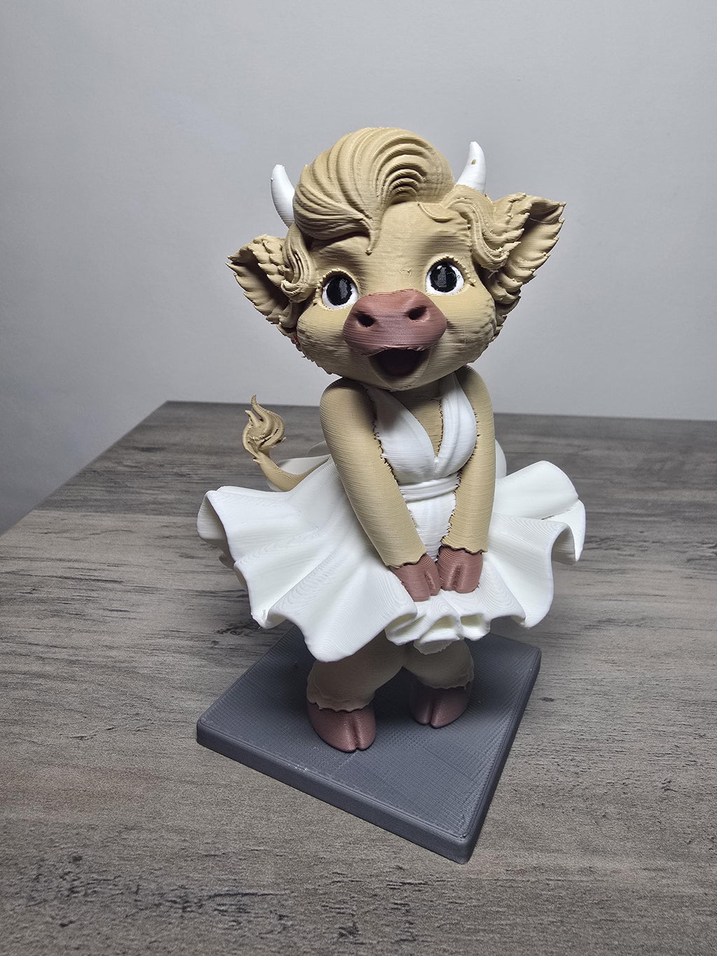 3D Printed Marilyn Monroe Highland Cow Figurine | Iconic Dress | Unique Gift | 4m3d Design Art