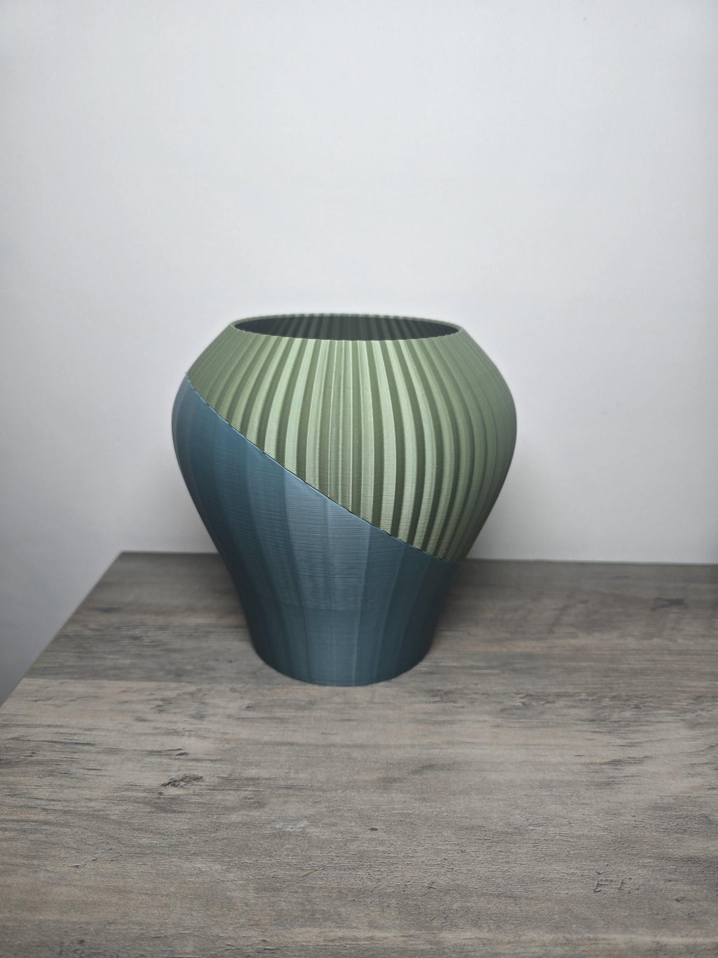 3D Printed Two-Tone Round Ribbed Planter | Modern Home Decor | Custom Colors | 4m3d Design Art