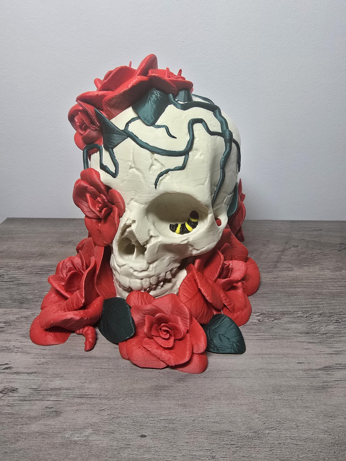 3D Printed Gothic Skull with Roses Figurine | Dark Home Decor | 4m3d Design Art