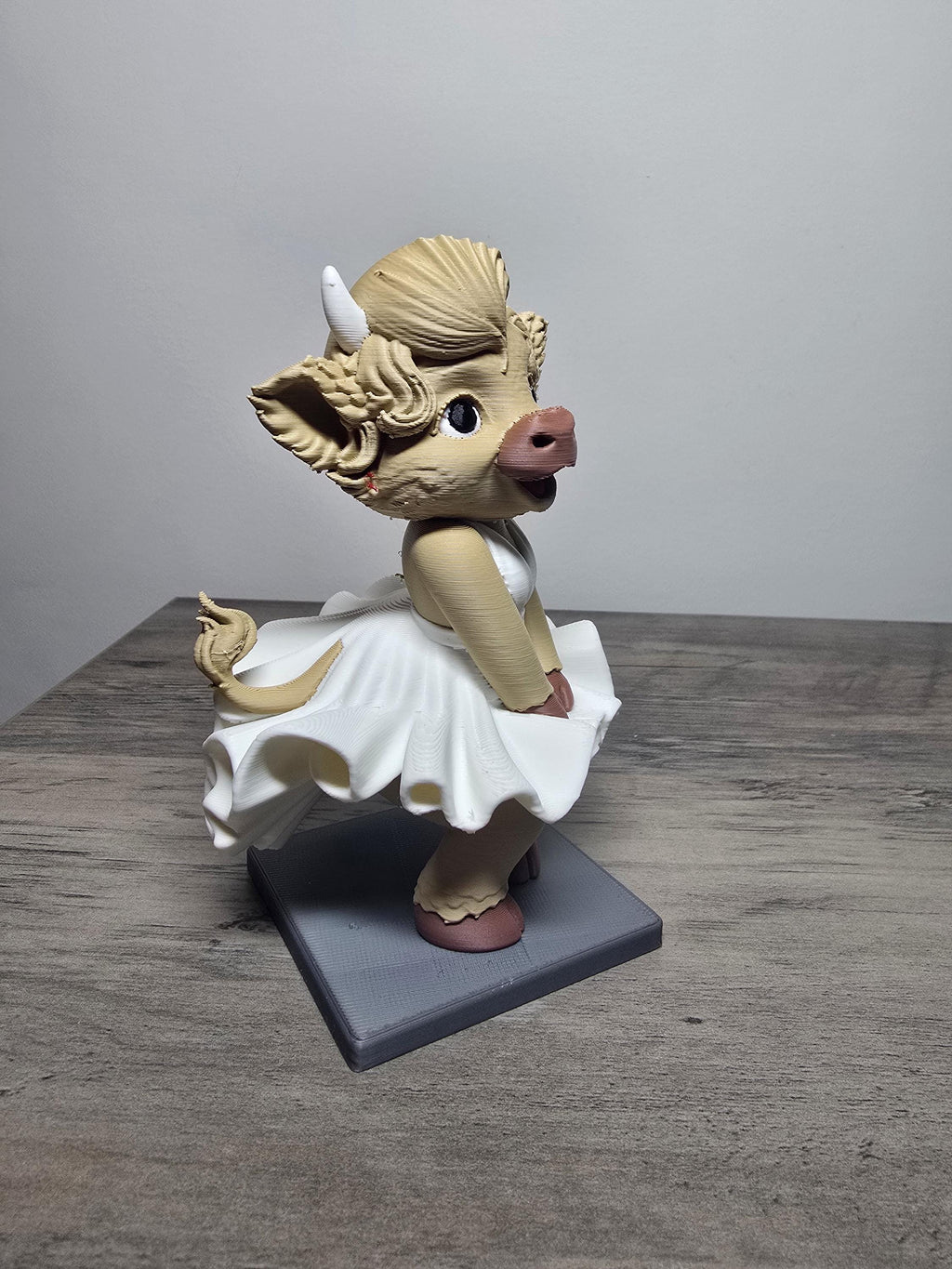 3D Printed Marilyn Monroe Highland Cow Figurine | Iconic Dress | Unique Gift | 4m3d Design Art